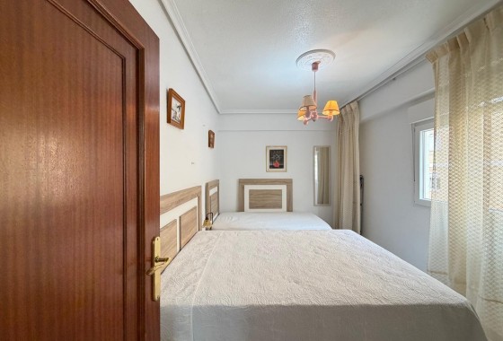 Resale - Apartment / flat - Torrevieja - Estacion de autobuses