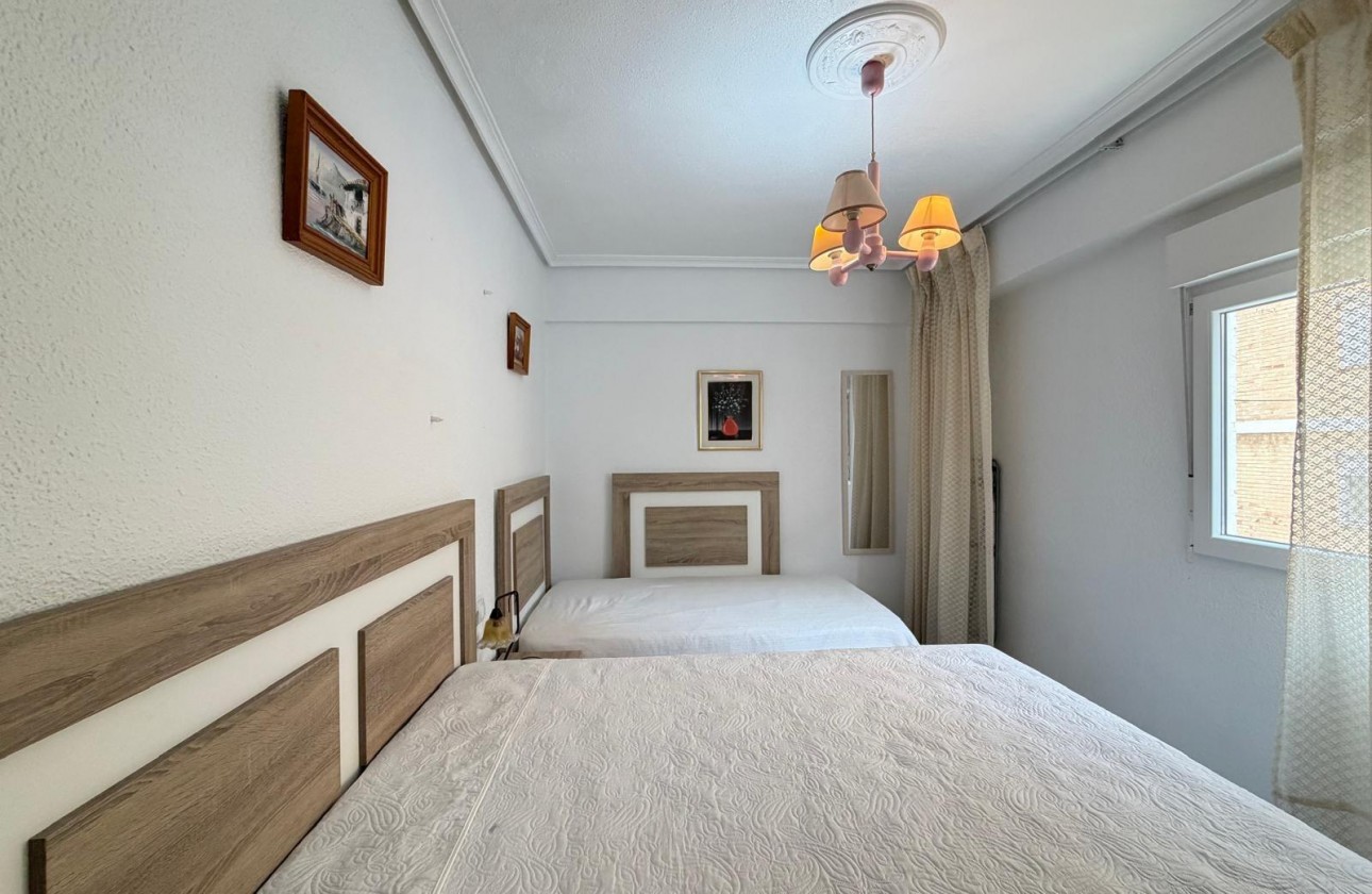 Resale - Apartment / flat - Torrevieja - Estacion de autobuses