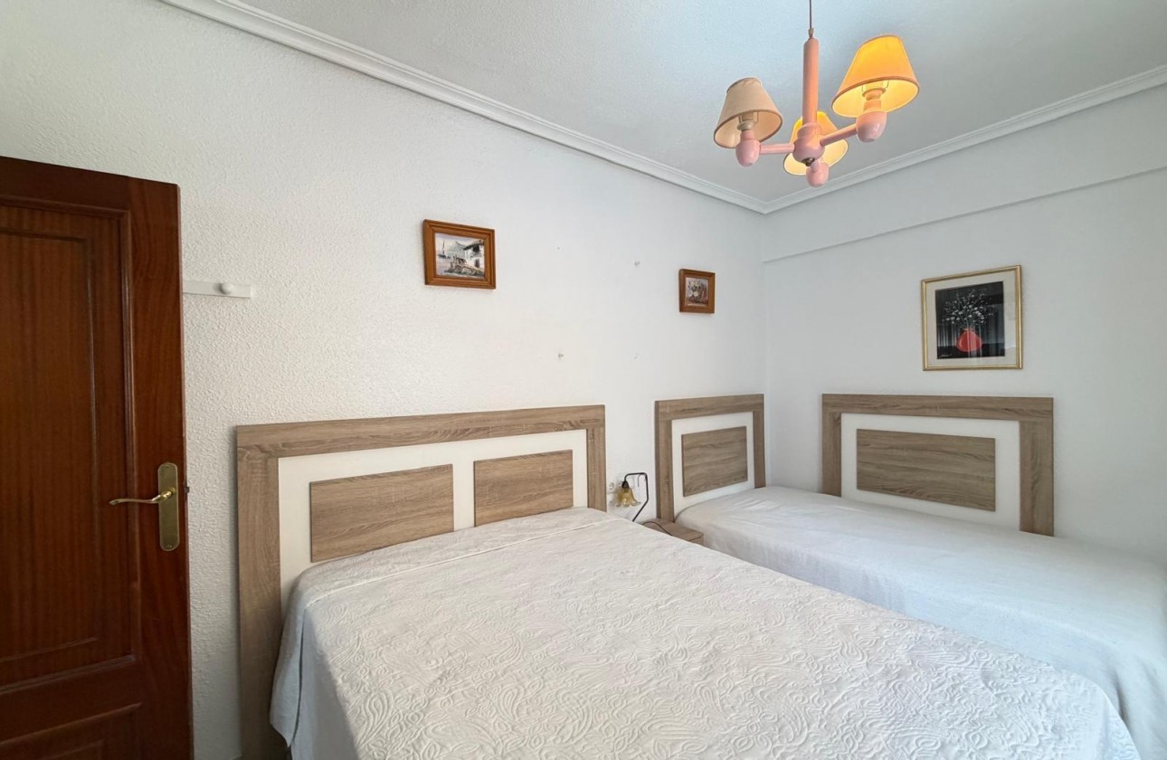 Resale - Apartment / flat - Torrevieja - Estacion de autobuses