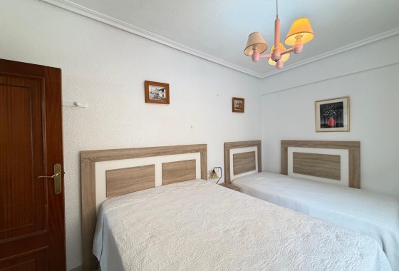Resale - Apartment / flat - Torrevieja - Estacion de autobuses