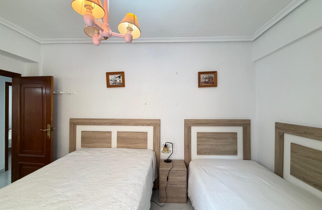 Resale - Apartment / flat - Torrevieja - Estacion de autobuses