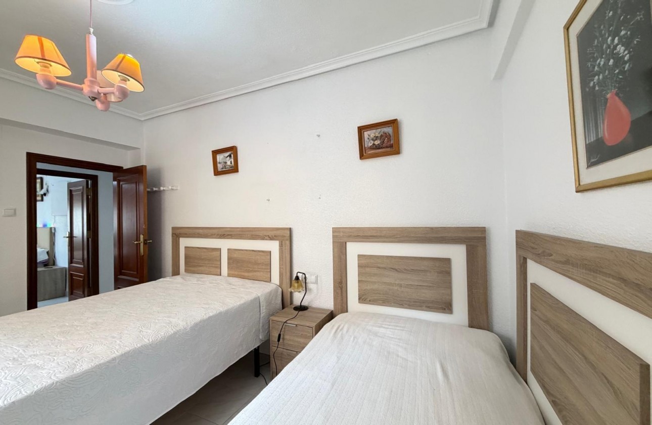 Resale - Apartment / flat - Torrevieja - Estacion de autobuses