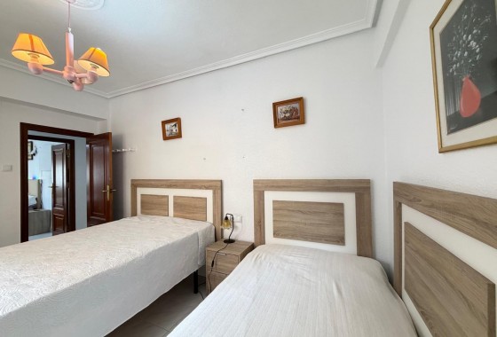 Resale - Apartment / flat - Torrevieja - Estacion de autobuses