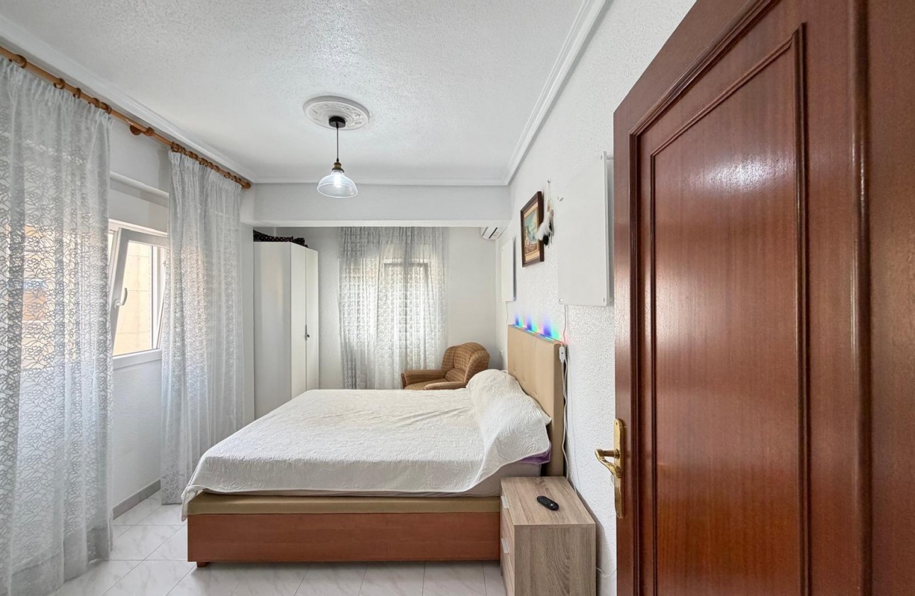 Resale - Apartment / flat - Torrevieja - Estacion de autobuses