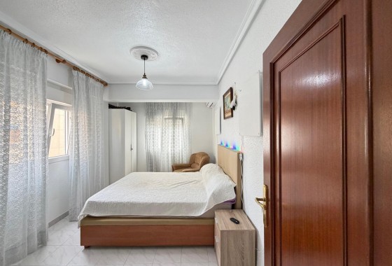 Resale - Apartment / flat - Torrevieja - Estacion de autobuses