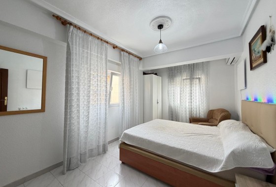 Resale - Apartment / flat - Torrevieja - Estacion de autobuses