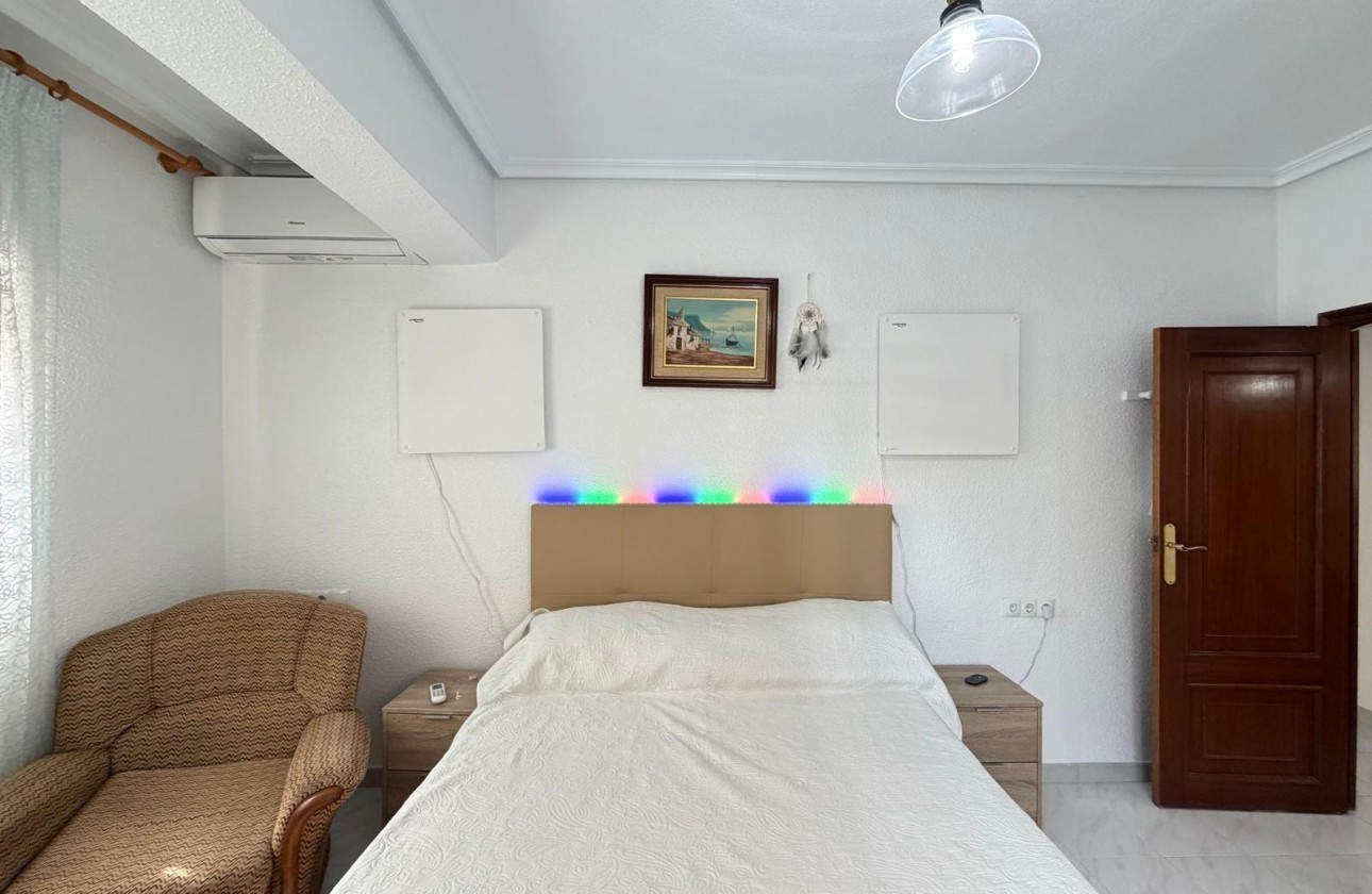 Resale - Apartment / flat - Torrevieja - Estacion de autobuses
