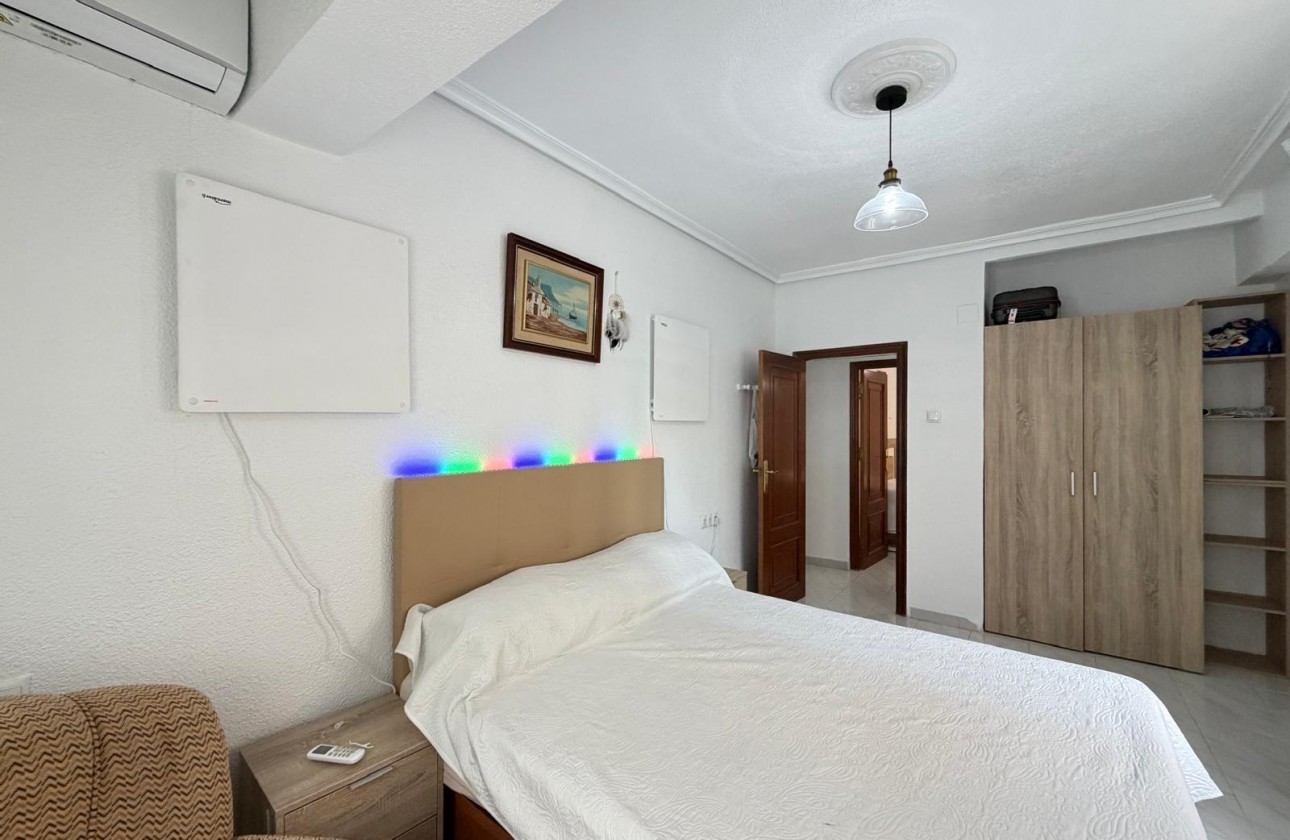 Resale - Apartment / flat - Torrevieja - Estacion de autobuses