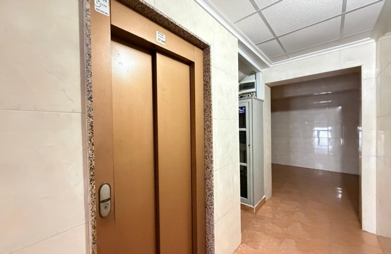 Resale - Apartment / flat - Torrevieja - Estacion de autobuses