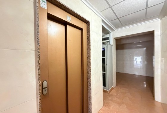 Resale - Apartment / flat - Torrevieja - Estacion de autobuses