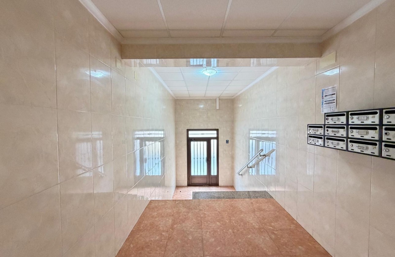 Resale - Apartment / flat - Torrevieja - Estacion de autobuses