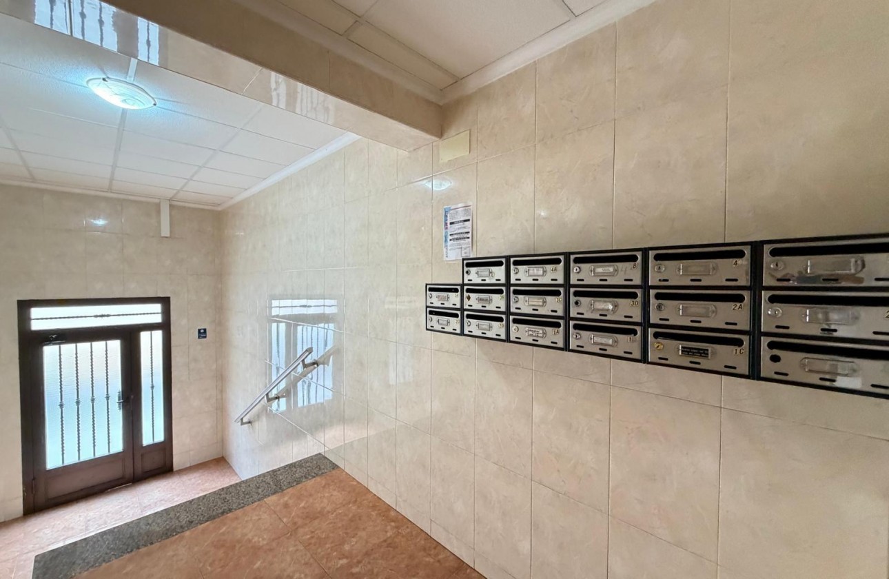 Resale - Apartment / flat - Torrevieja - Estacion de autobuses
