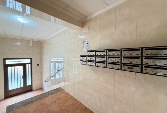 Resale - Apartment / flat - Torrevieja - Estacion de autobuses