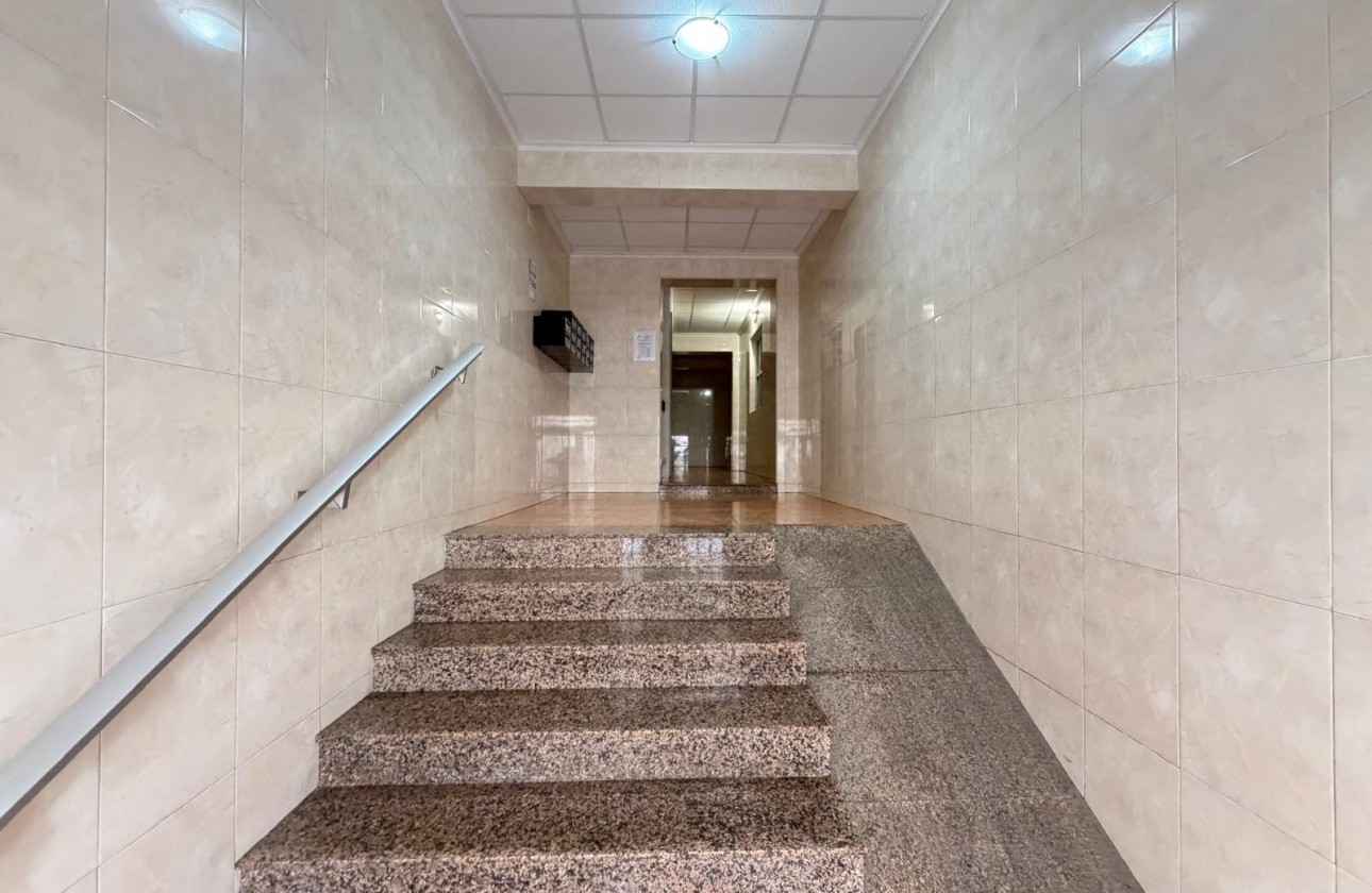 Resale - Apartment / flat - Torrevieja - Estacion de autobuses
