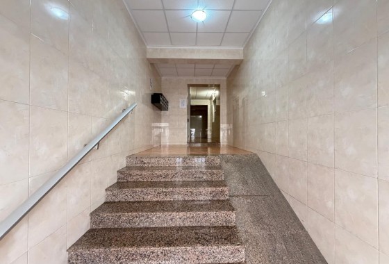 Resale - Apartment / flat - Torrevieja - Estacion de autobuses