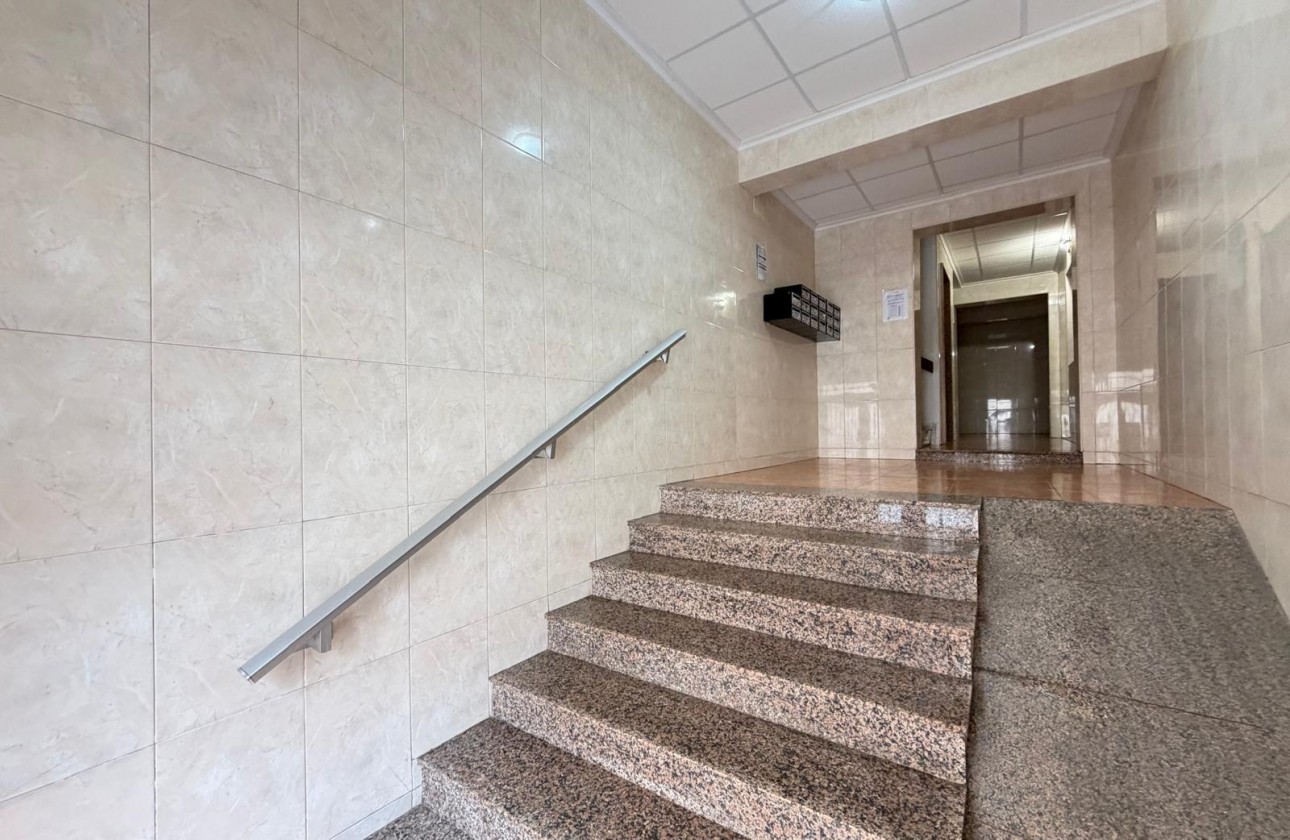 Resale - Apartment / flat - Torrevieja - Estacion de autobuses