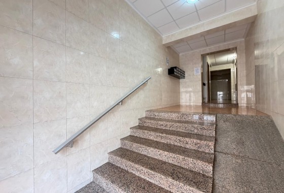 Resale - Apartment / flat - Torrevieja - Estacion de autobuses