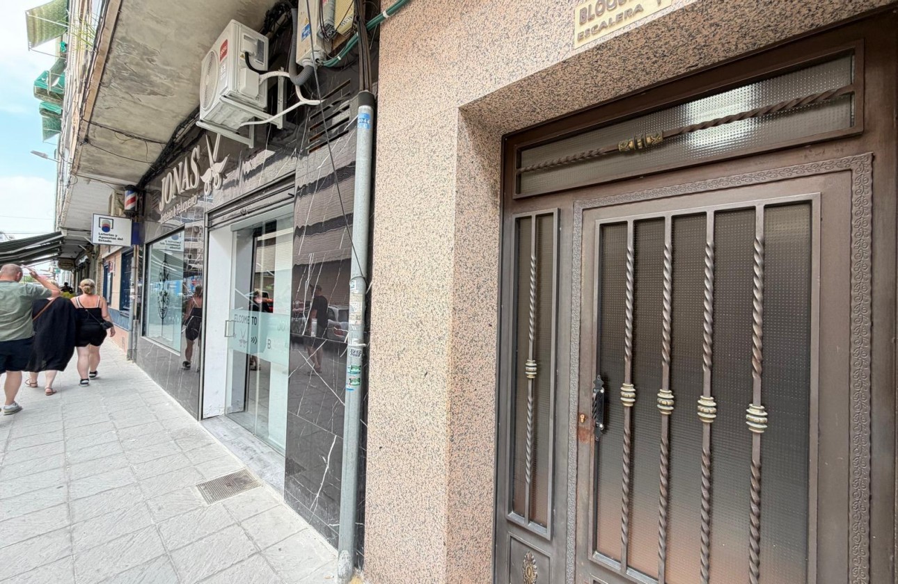Resale - Apartment / flat - Torrevieja - Estacion de autobuses