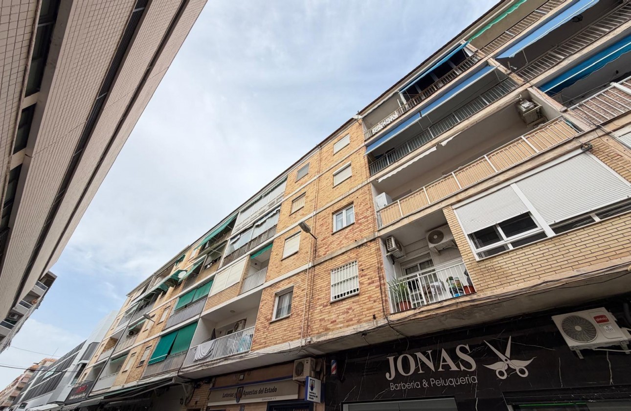Resale - Apartment / flat - Torrevieja - Estacion de autobuses