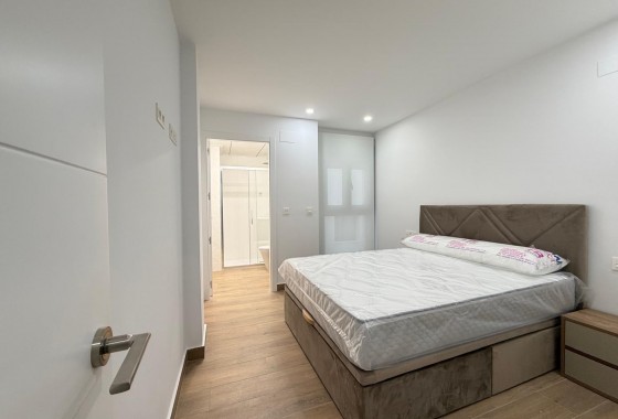 Reventa - Apartamento / piso - Torrevieja - Estacion de autobuses