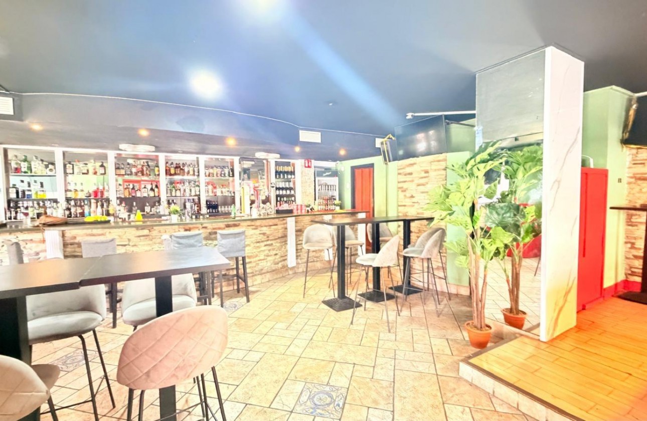 Resale - Commercial - Torrevieja - Paseo maritimo