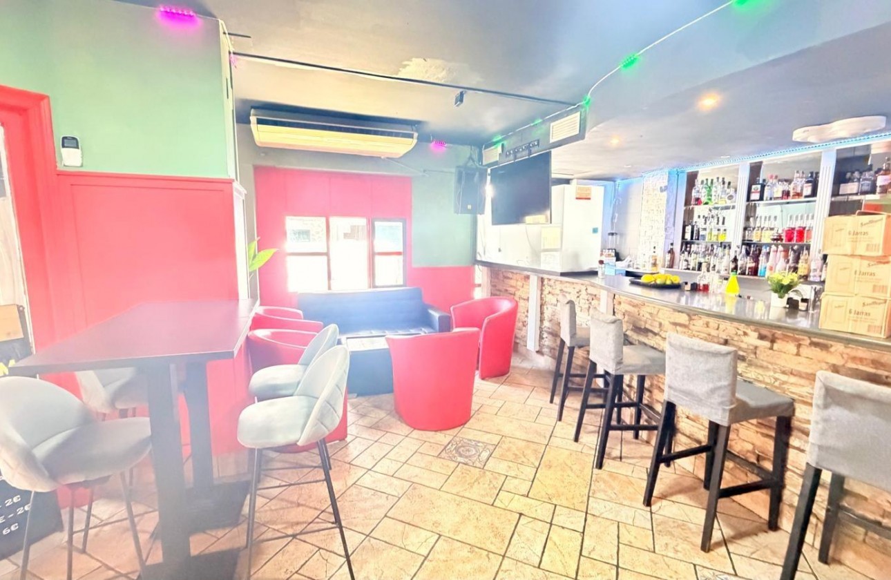 Resale - Commercial - Torrevieja - Paseo maritimo