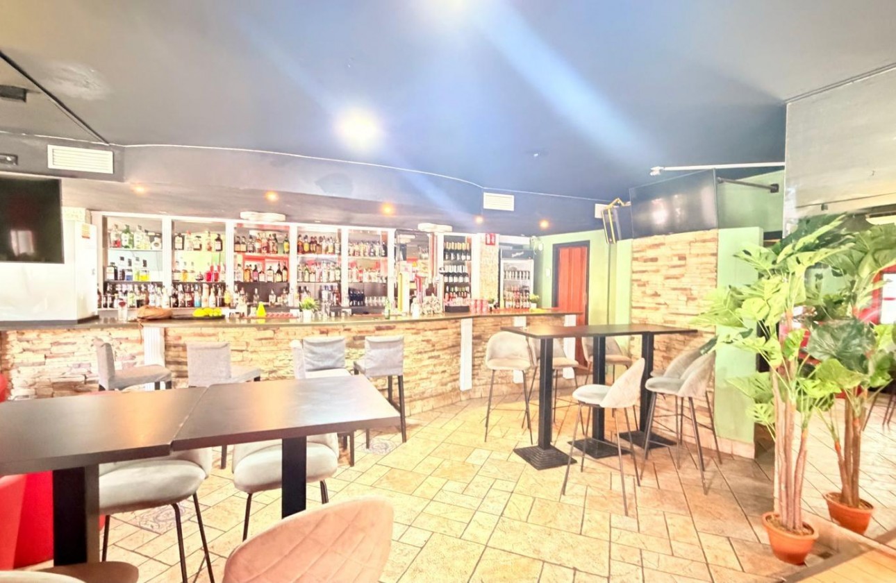 Resale - Commercial - Torrevieja - Paseo maritimo