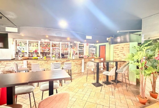 Resale - Commercial - Torrevieja - Paseo maritimo
