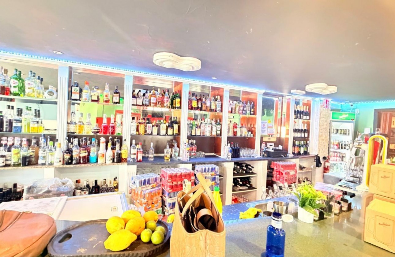 Resale - Commercial - Torrevieja - Paseo maritimo