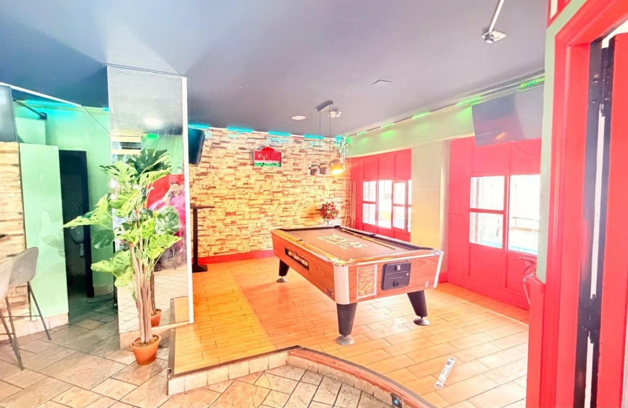 Resale - Commercial - Torrevieja - Paseo maritimo