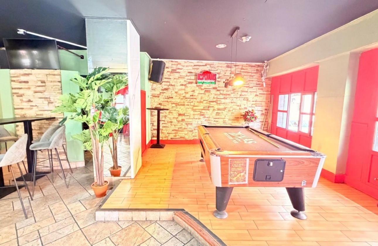 Resale - Commercial - Torrevieja - Paseo maritimo