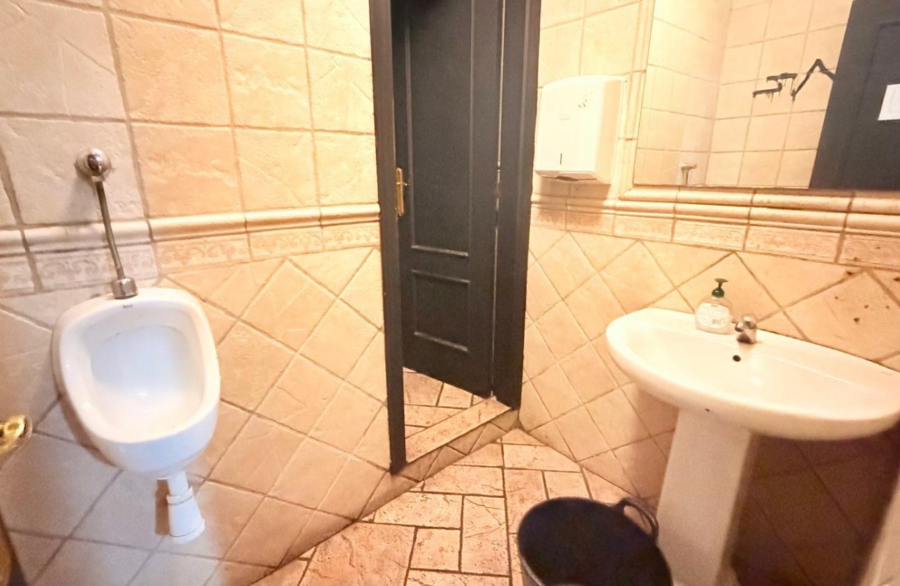 Resale - Commercial - Torrevieja - Paseo maritimo
