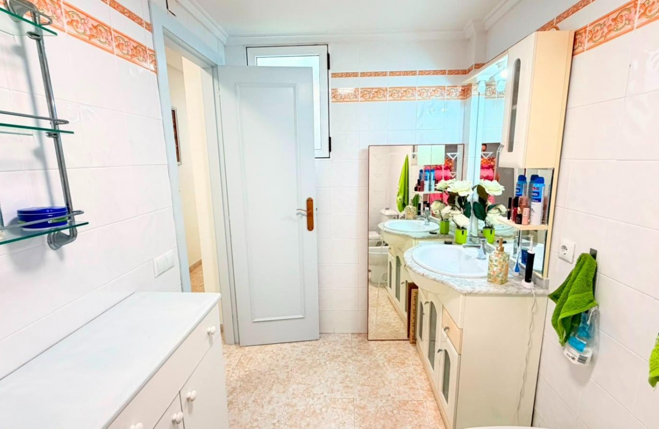 Resale - Apartment / flat - Torrevieja - Playa del Cura