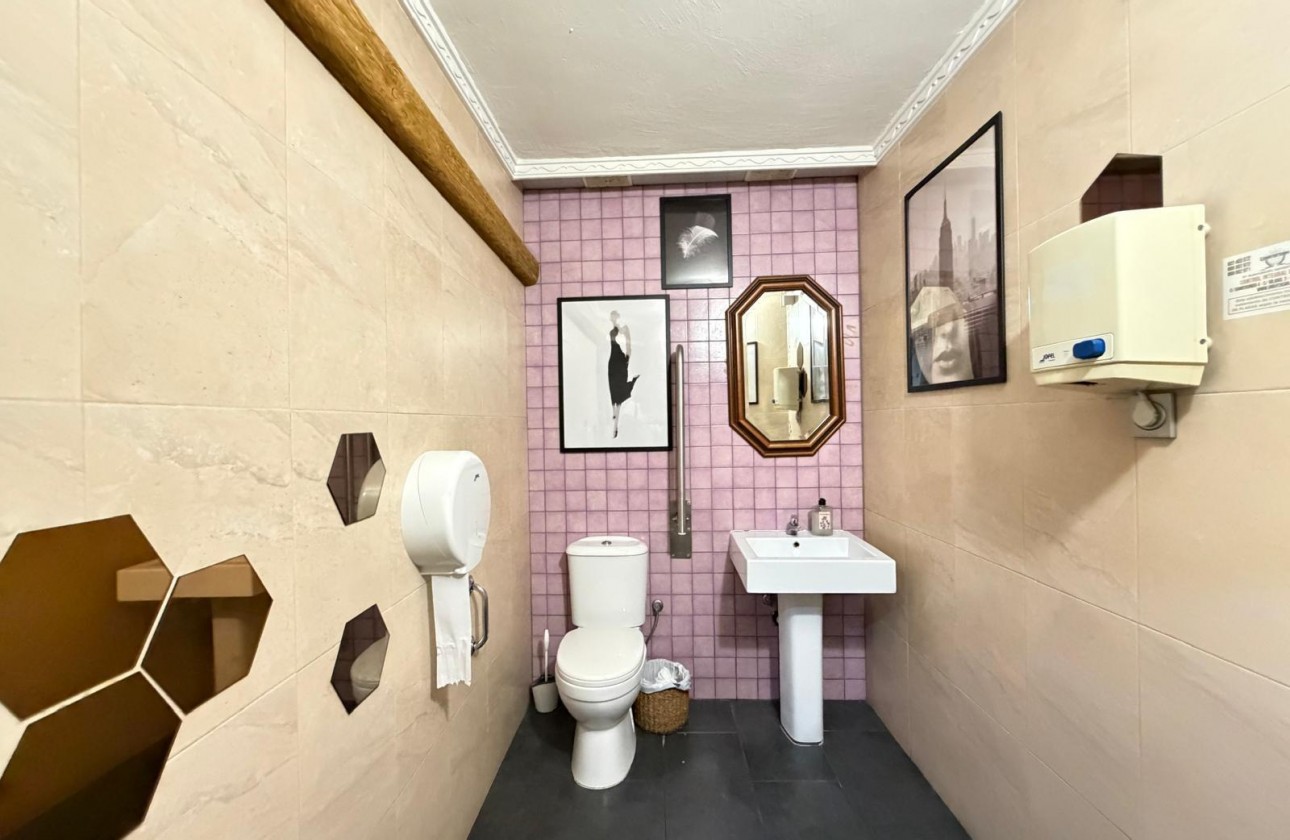 Resale - Commercial - Torrevieja - Centro