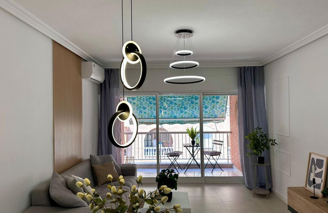 Resale - Apartment / flat - Torrevieja - Estacion de autobuses