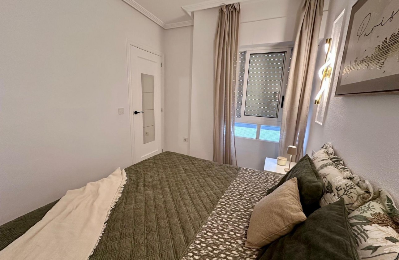 Resale - Apartment / flat - Torrevieja - Estacion de autobuses