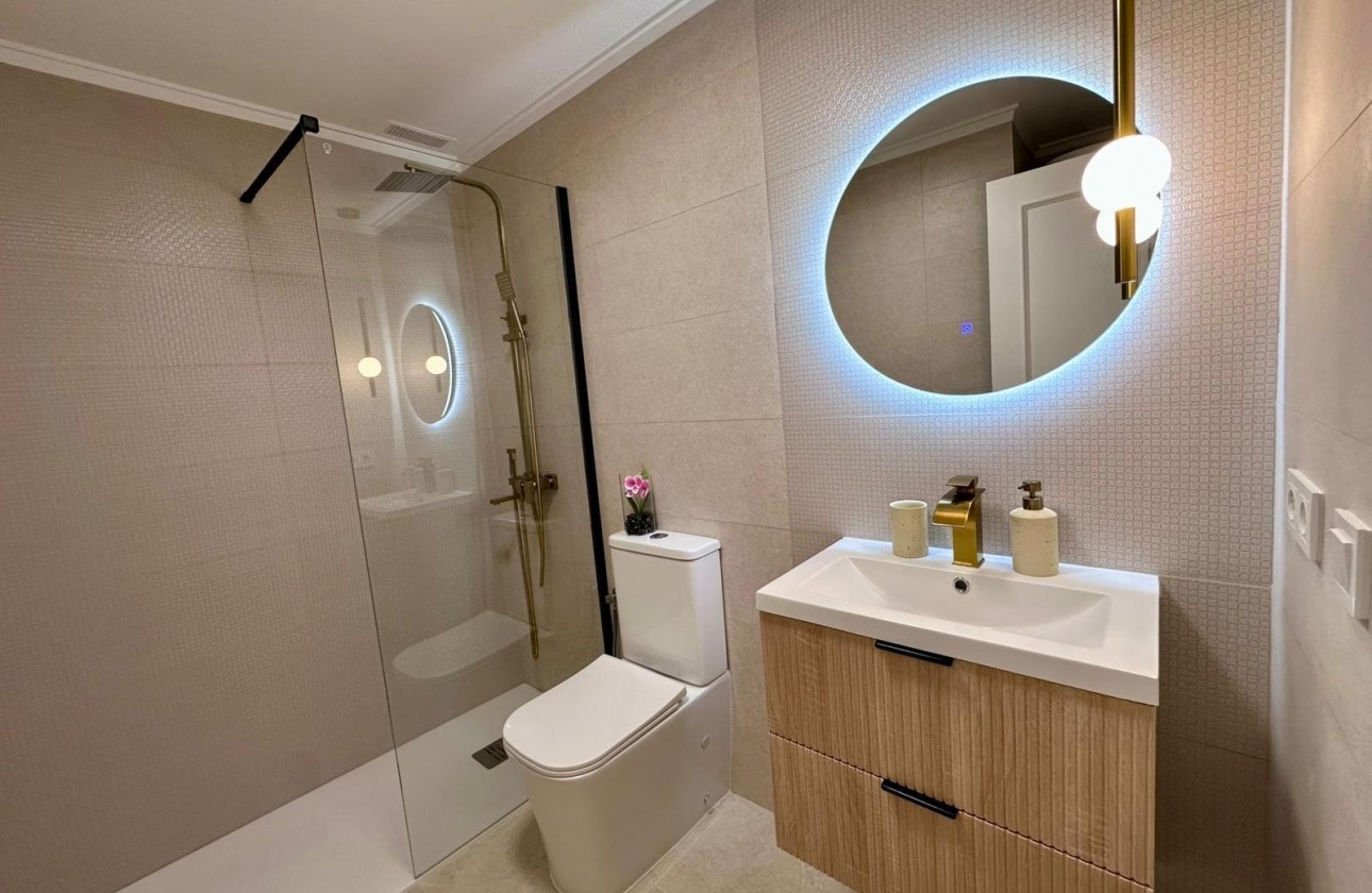 Resale - Apartment / flat - Torrevieja - Estacion de autobuses