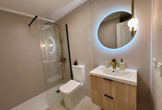 Resale - Apartment / flat - Torrevieja - Estacion de autobuses