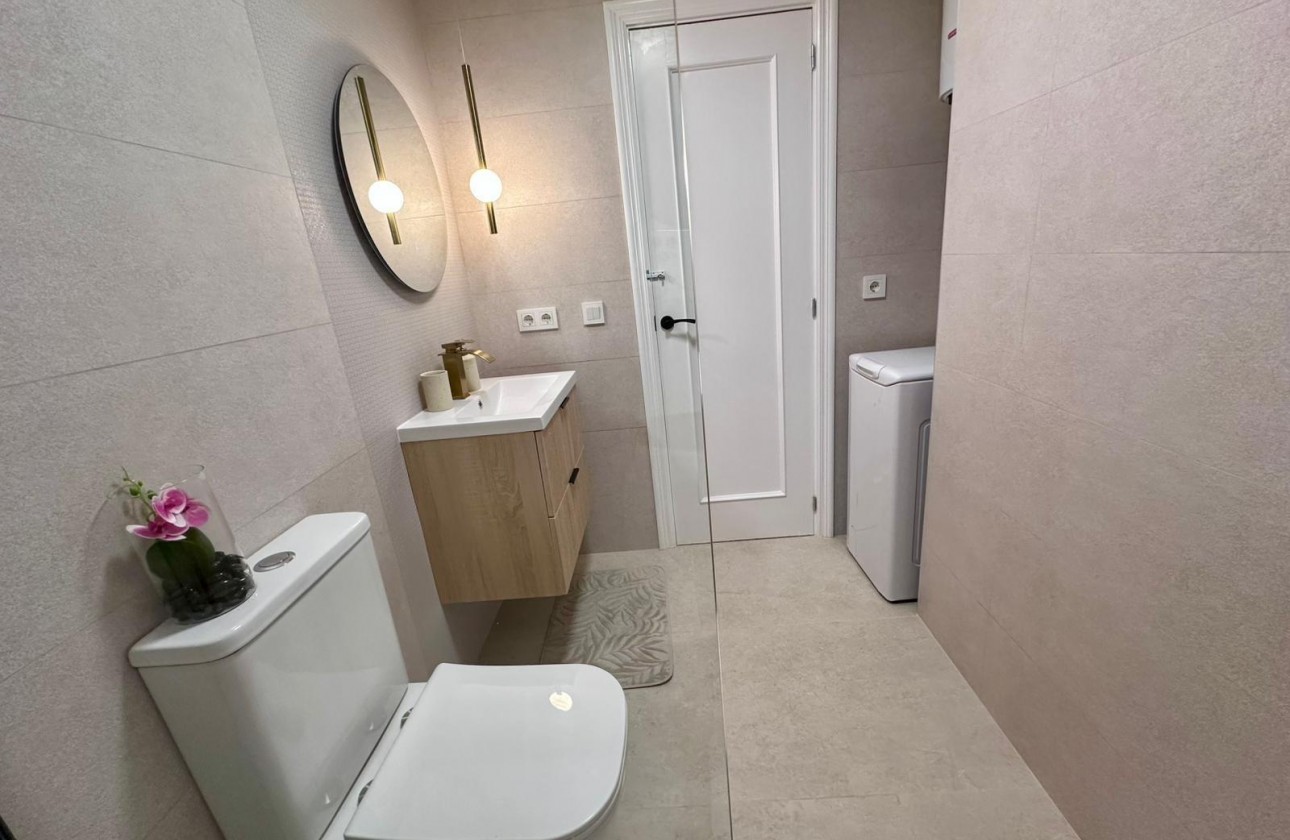 Resale - Apartment / flat - Torrevieja - Estacion de autobuses