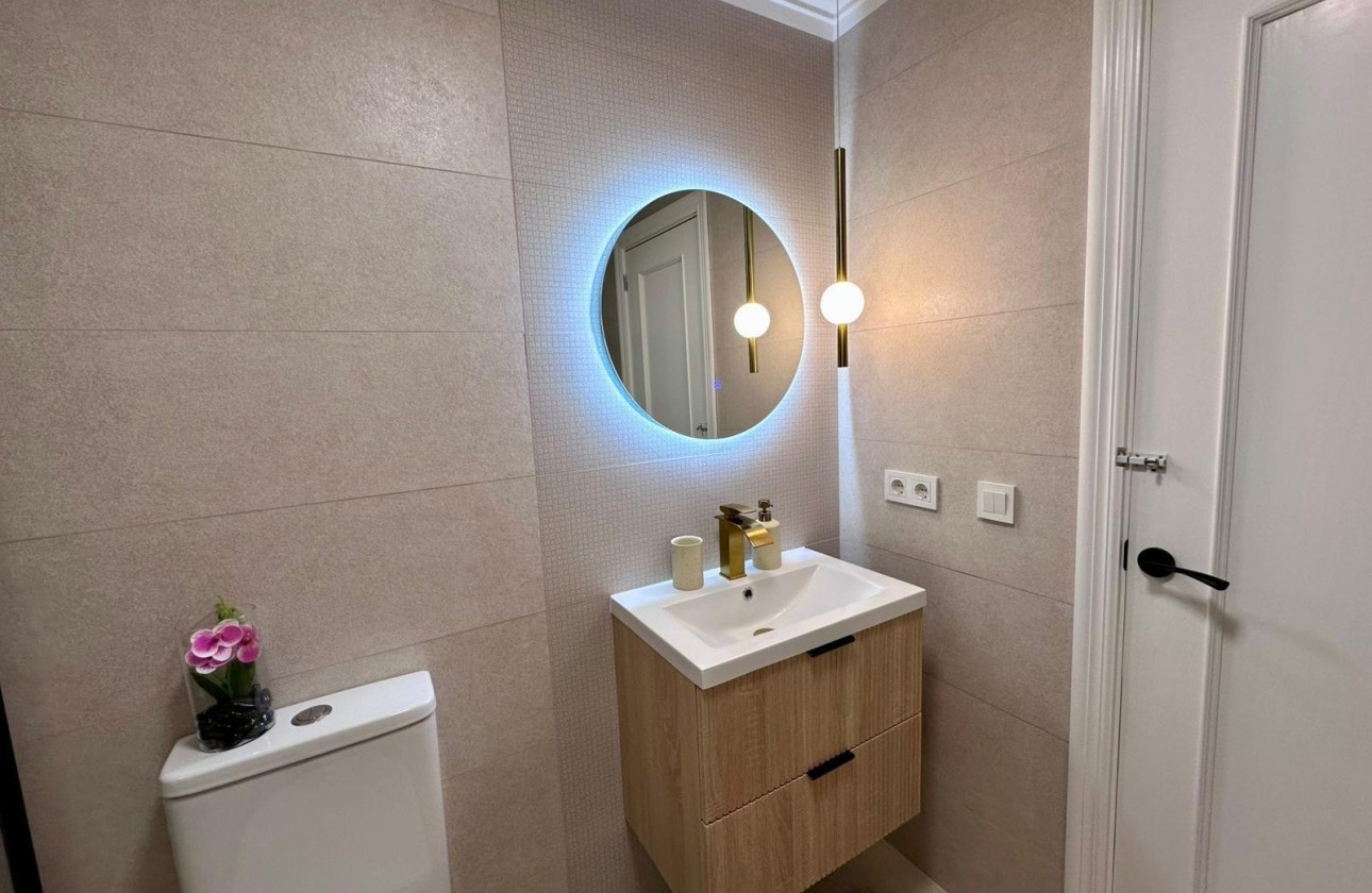 Resale - Apartment / flat - Torrevieja - Estacion de autobuses