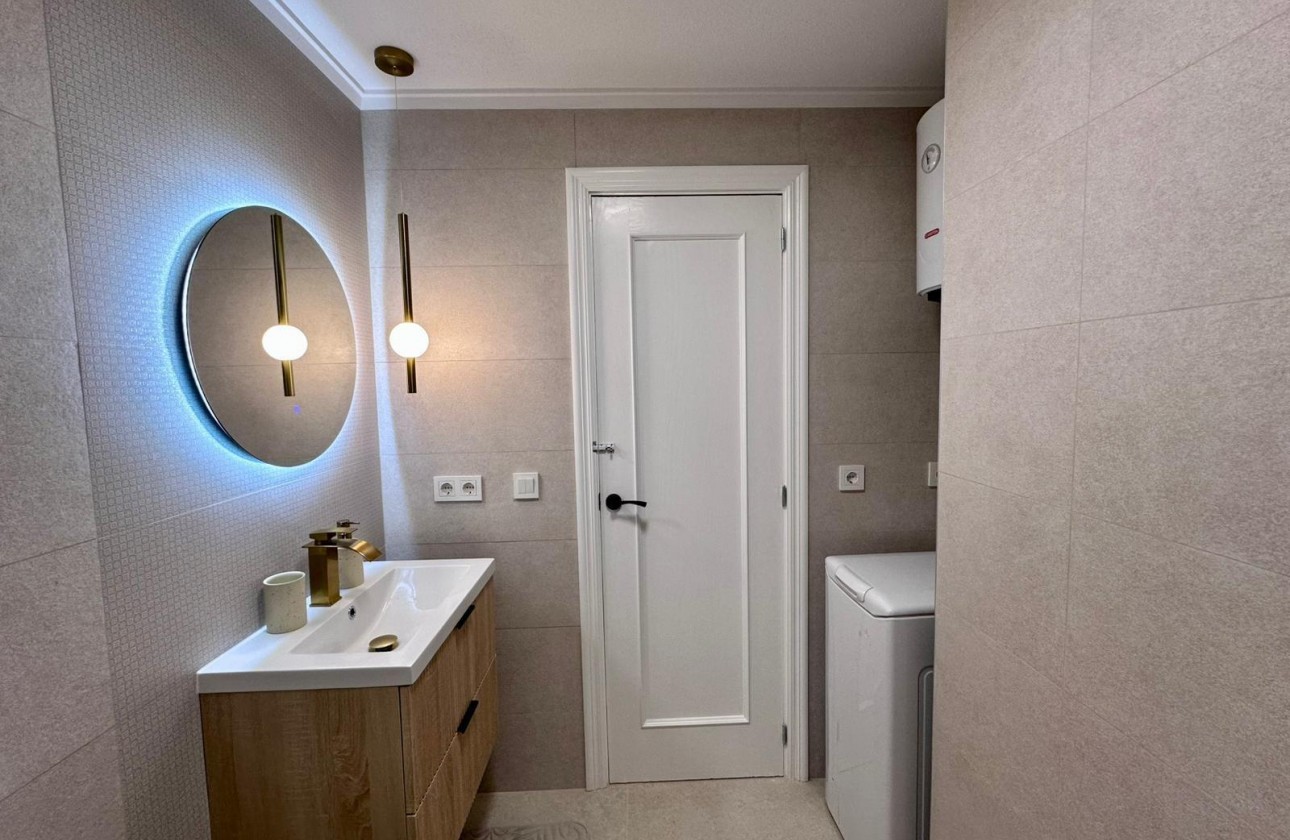 Resale - Apartment / flat - Torrevieja - Estacion de autobuses