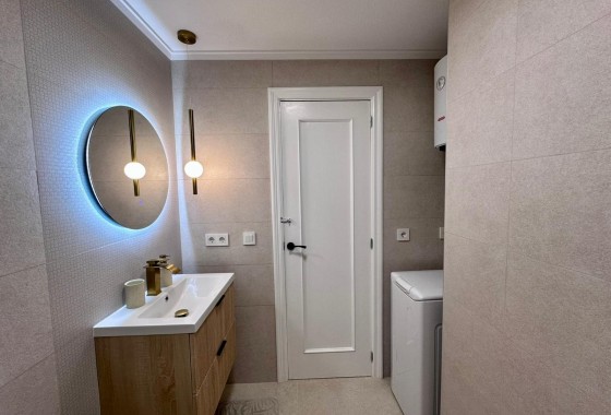 Resale - Apartment / flat - Torrevieja - Estacion de autobuses