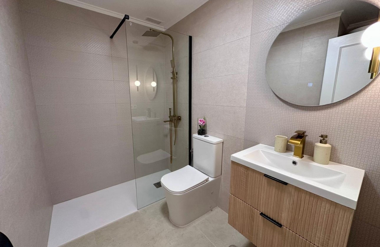 Resale - Apartment / flat - Torrevieja - Estacion de autobuses