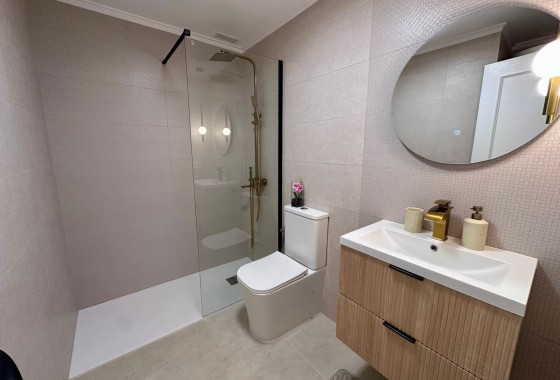 Resale - Apartment / flat - Torrevieja - Estacion de autobuses
