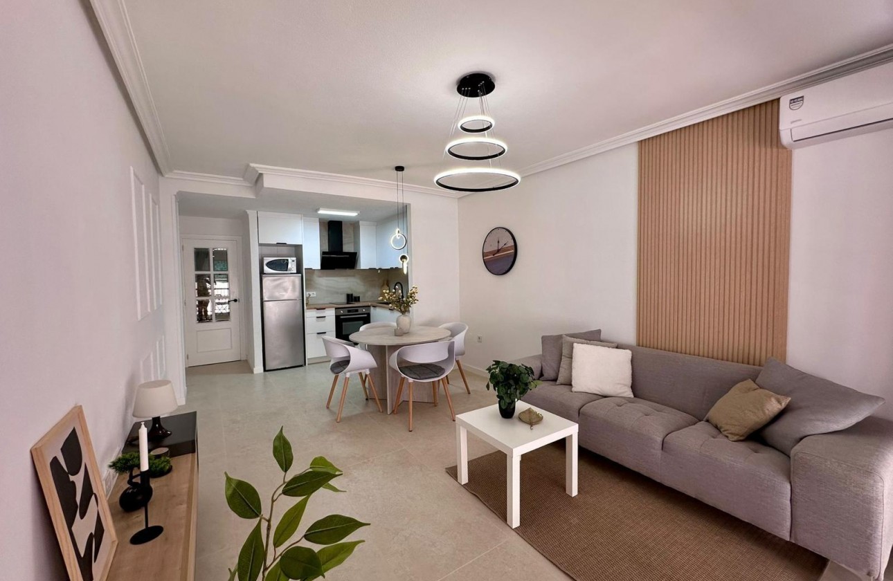 Resale - Apartment / flat - Torrevieja - Estacion de autobuses