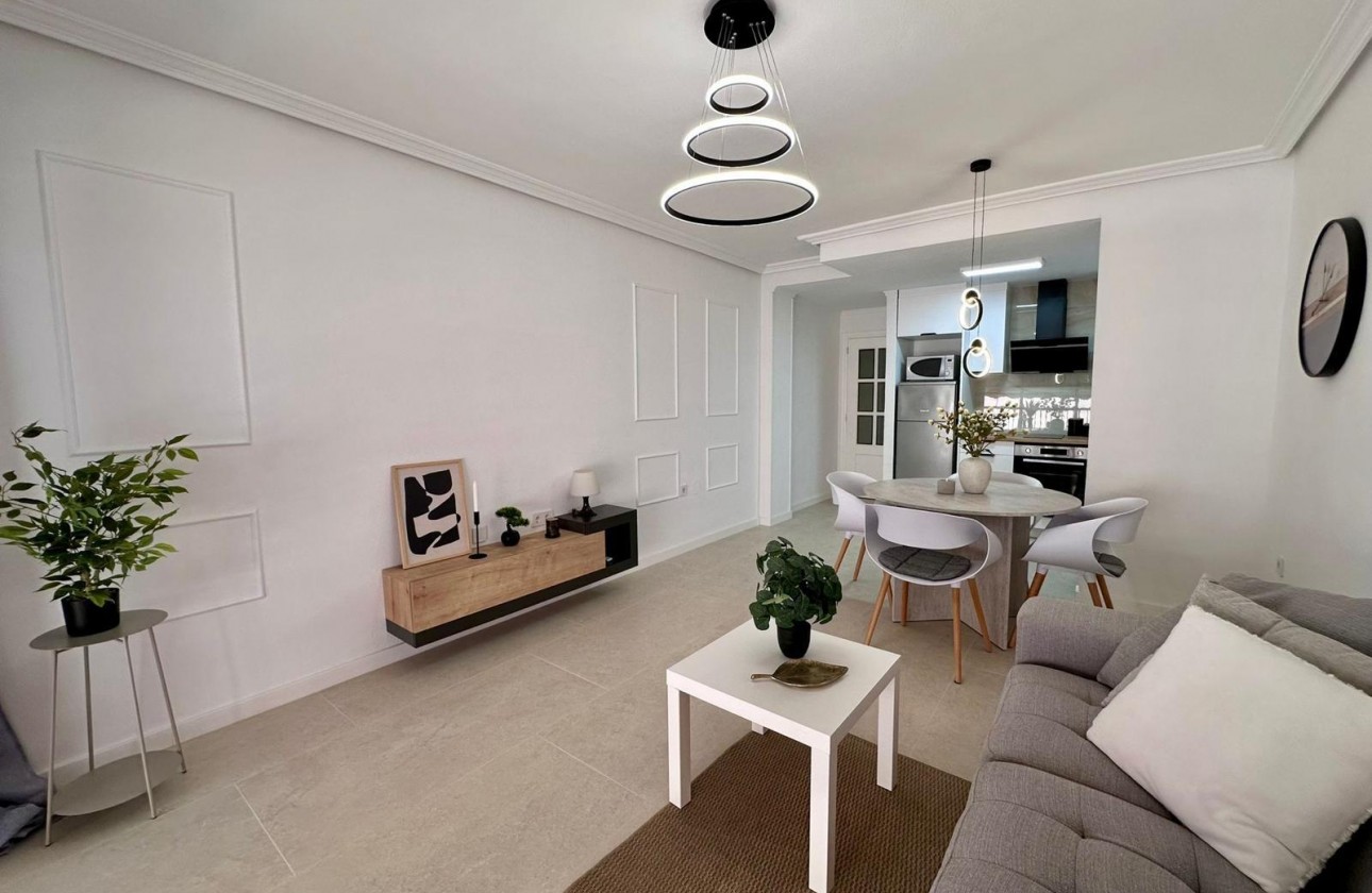 Resale - Apartment / flat - Torrevieja - Estacion de autobuses