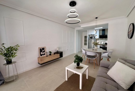 Resale - Apartment / flat - Torrevieja - Estacion de autobuses
