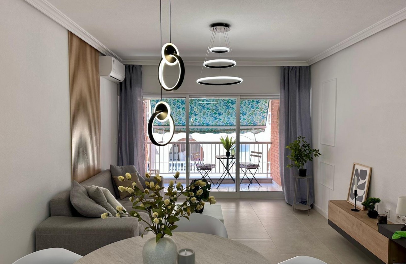 Resale - Apartment / flat - Torrevieja - Estacion de autobuses