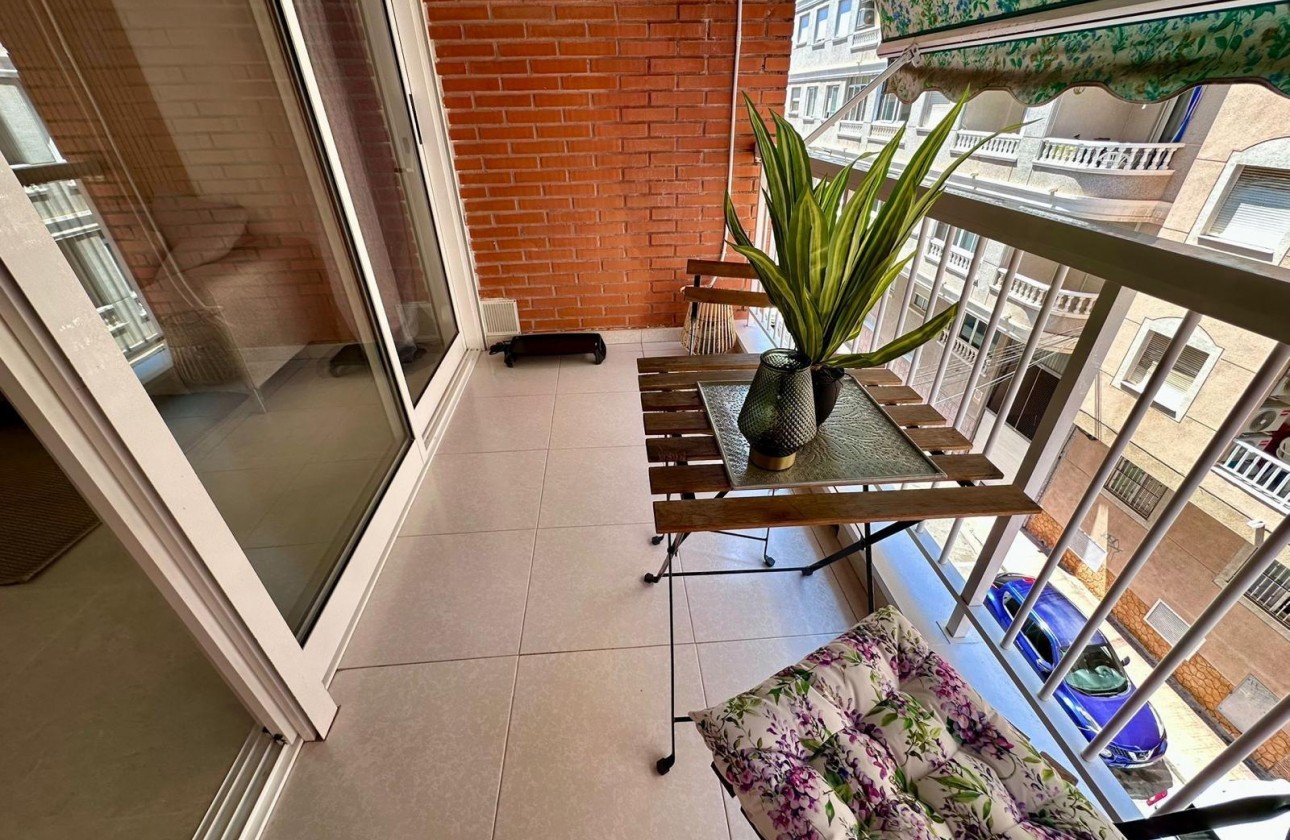 Resale - Apartment / flat - Torrevieja - Estacion de autobuses