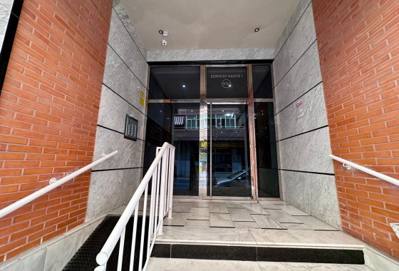 Resale - Apartment / flat - Torrevieja - Estacion de autobuses